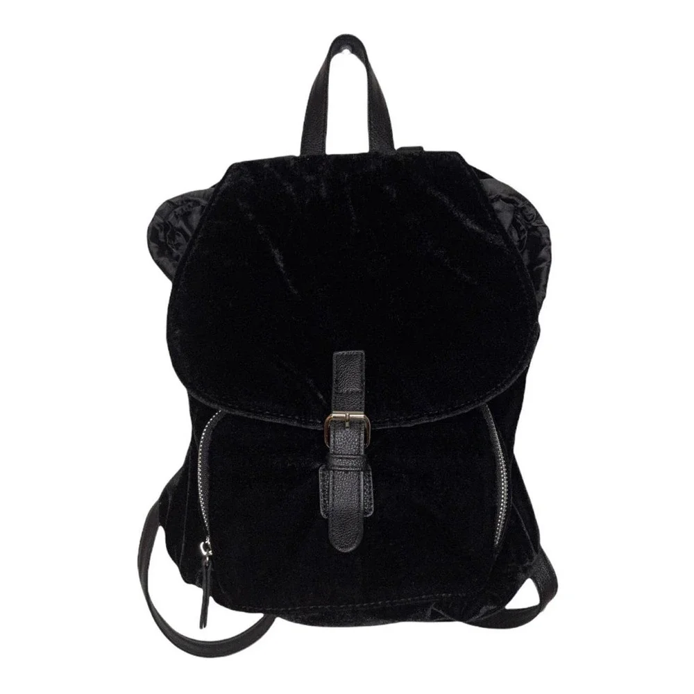 🎭 Y2K Black Velvet Mini Backpack